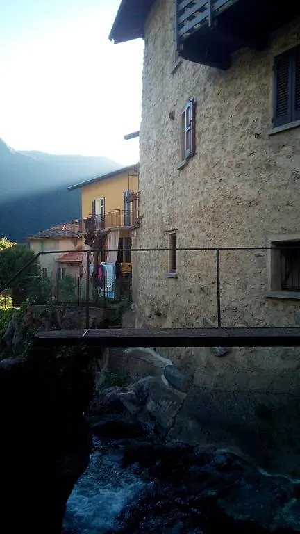 Hotel La Turr De Mezz à Nesso Maison d'hôtes