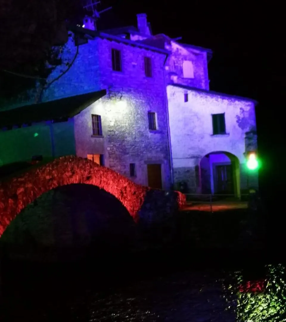 Hotel La Turr De Mezz à Nesso Maison d'hôtes